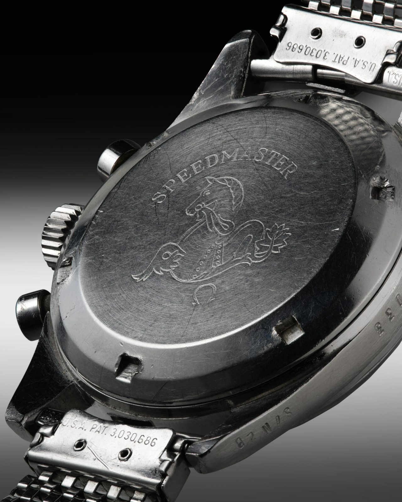 omega speedmaster gene cernan 105.003 apollo 17 detail caseback 4 5 hd.jpg