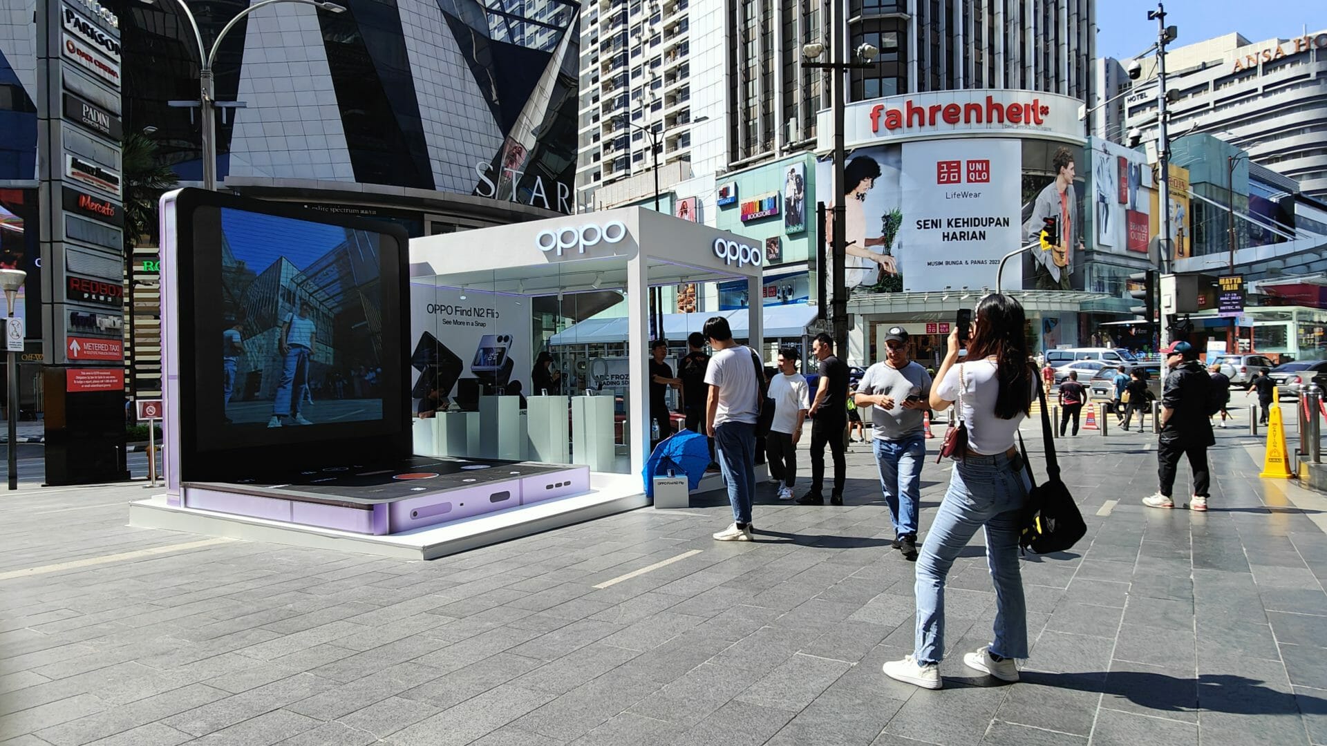 02 oppo find n2 flip pop up experience store