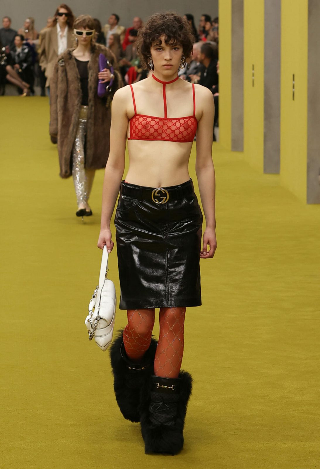 look 32