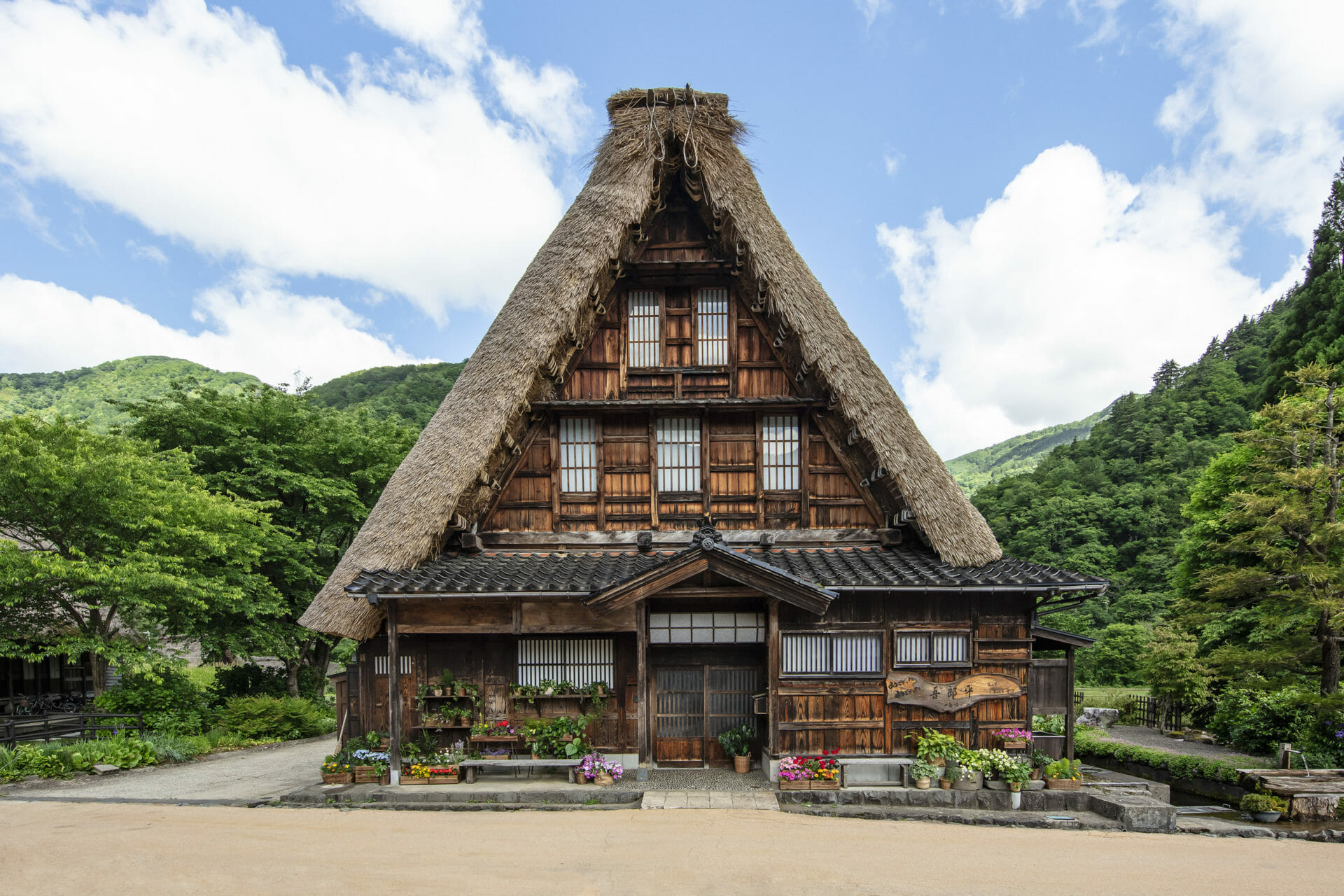03 airbnb gassho house exterior credit satoshi nagare