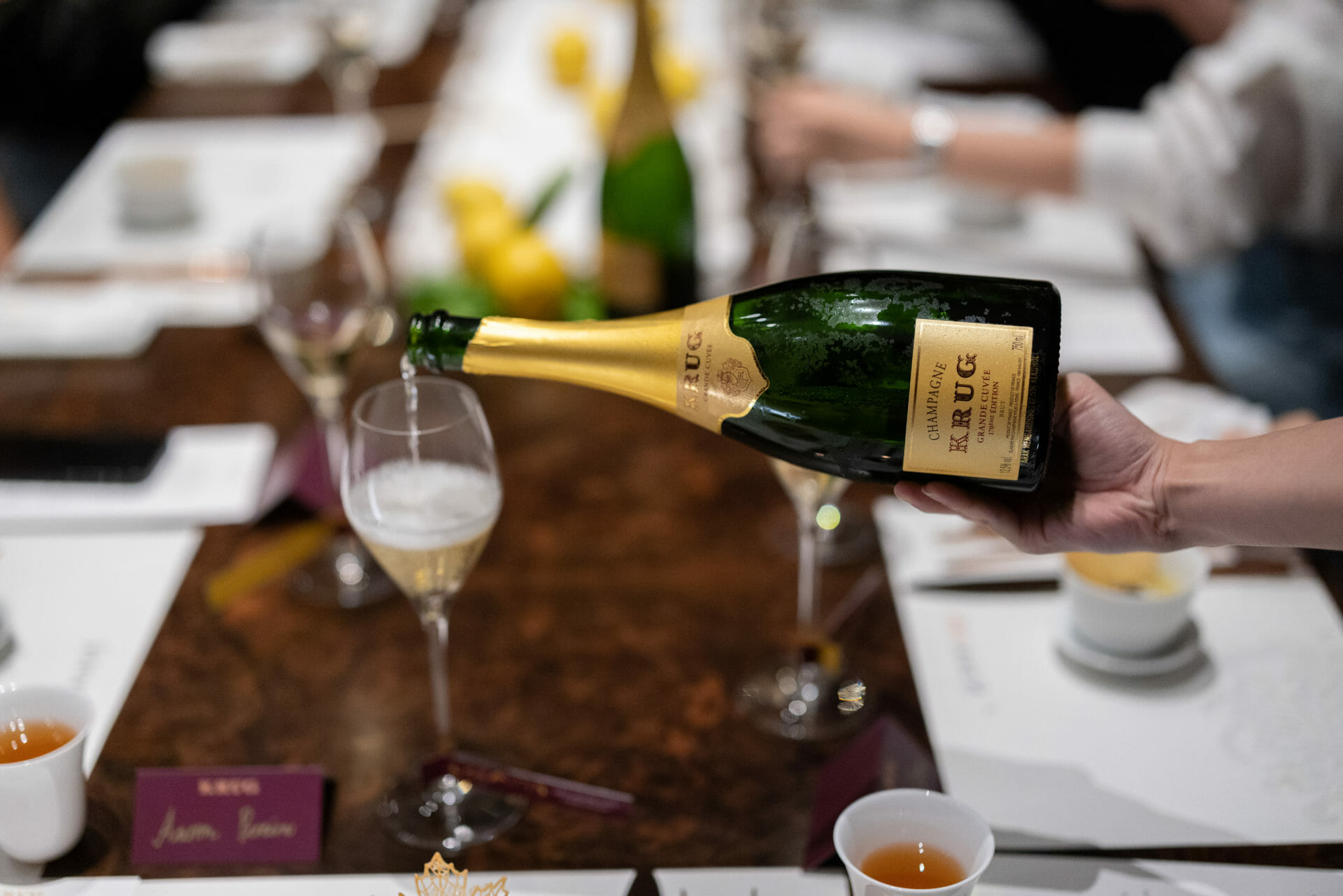 krug x lemon pouring of krug grande cuvée 170ème Édition