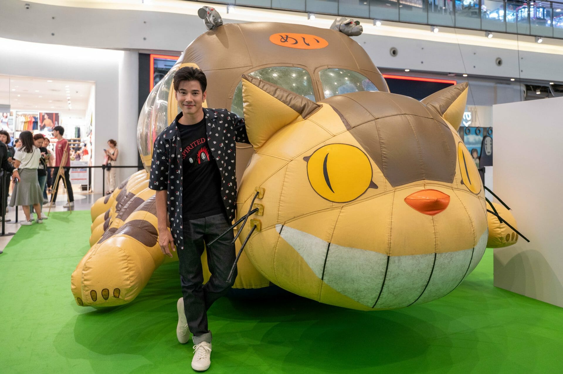 thai actor mario maurer with catbus