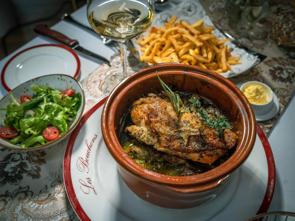 poulet rôti aux 40 gousses d’ail, traditional roasted half chicken with garlic and onions