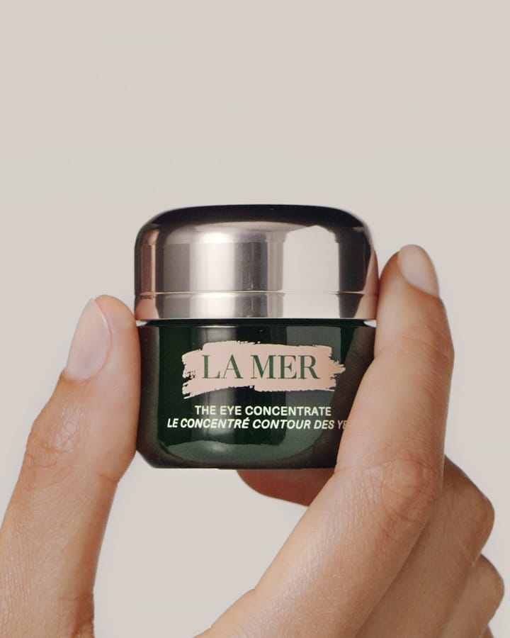 la mer the eye concentrate model shot 2