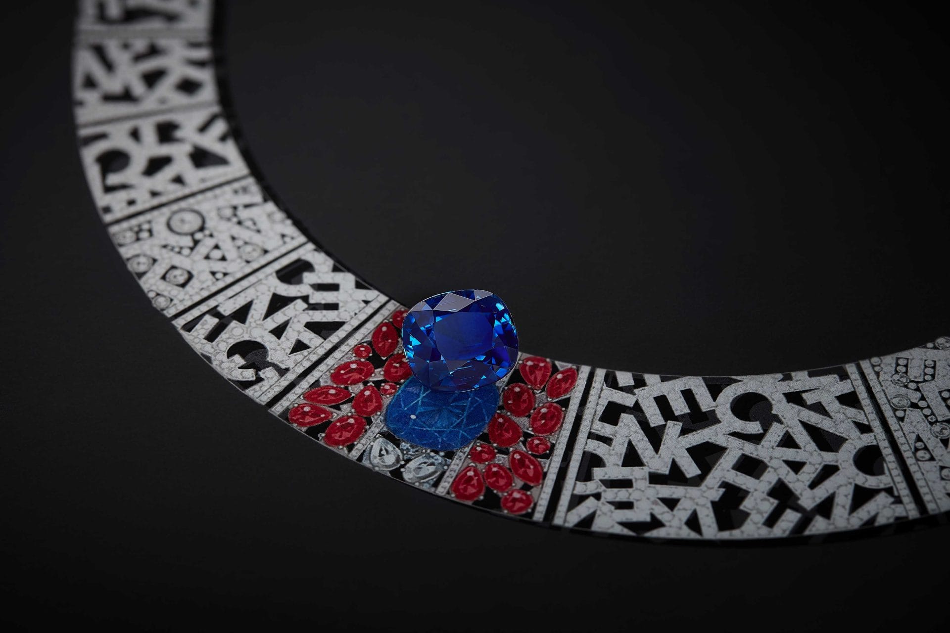 图24：chanel print necklace cushion cut sapphire stones on gouaches