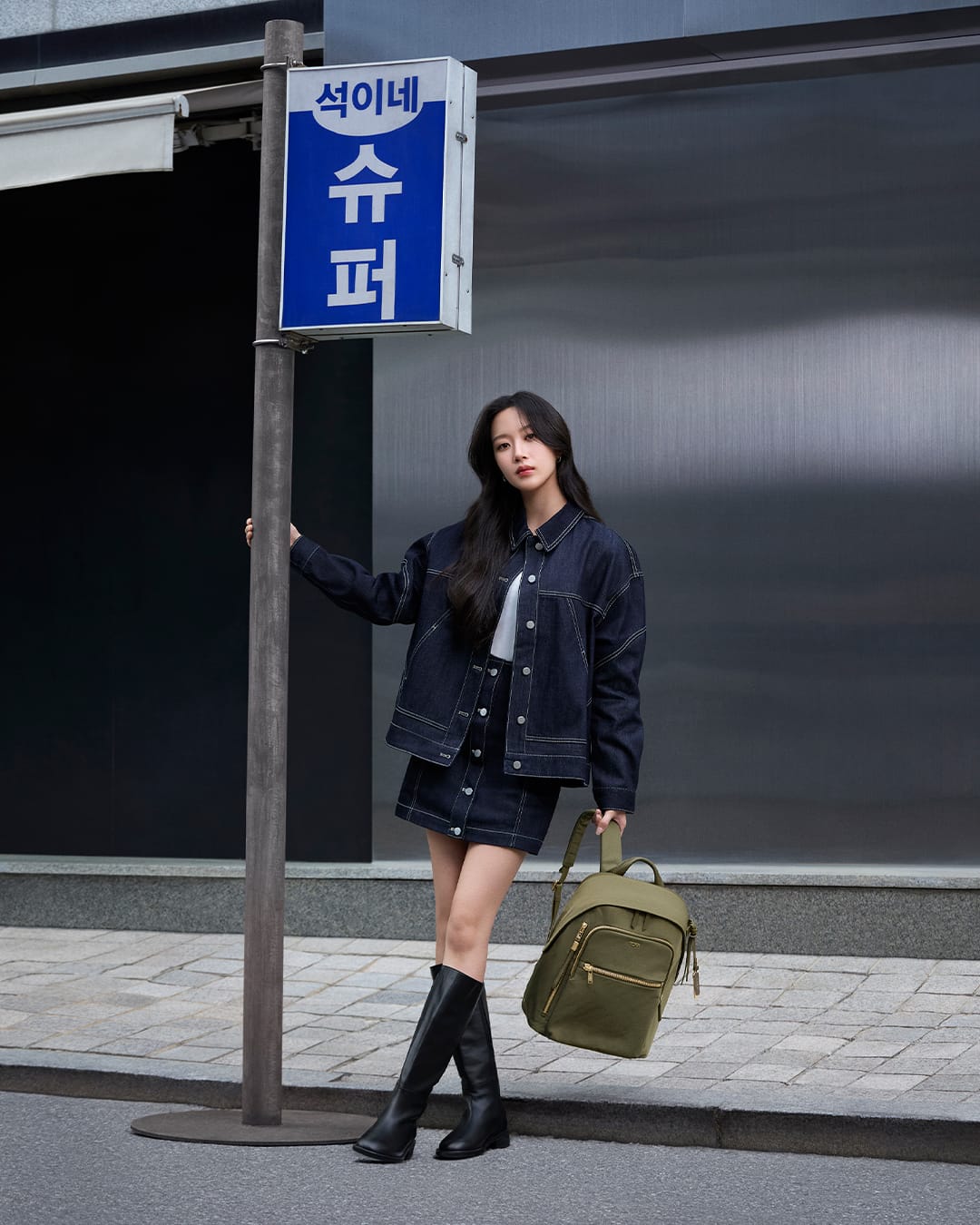 tumi fall 2024 collection mun ka young campaign voyageur leather halsey backpack in olive