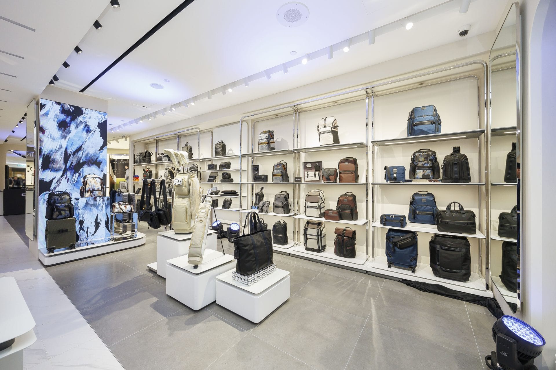 tumi klcc store interior