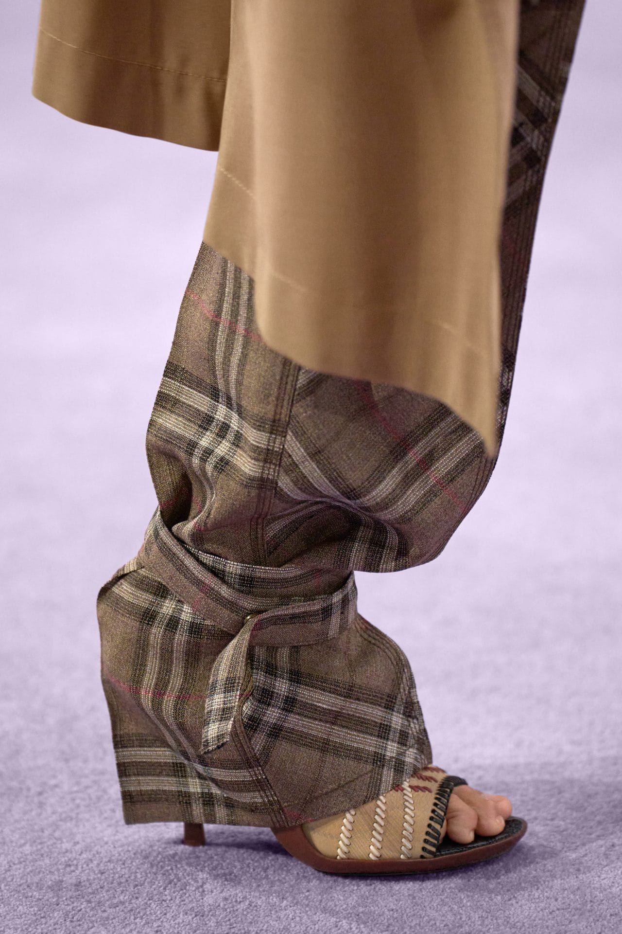 burberry summer 2025 show details look 42