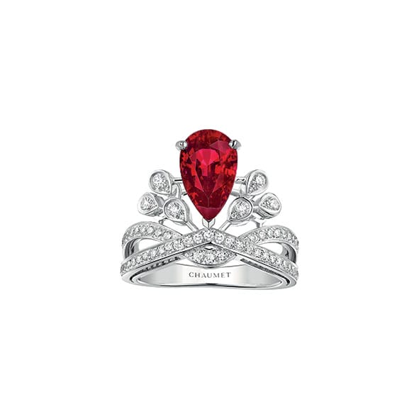 joséphine aigrette impériale solitaire in platinum, set with a pear shaped ruby of approximatively 5 carats and paved with brilliant cut diamonds