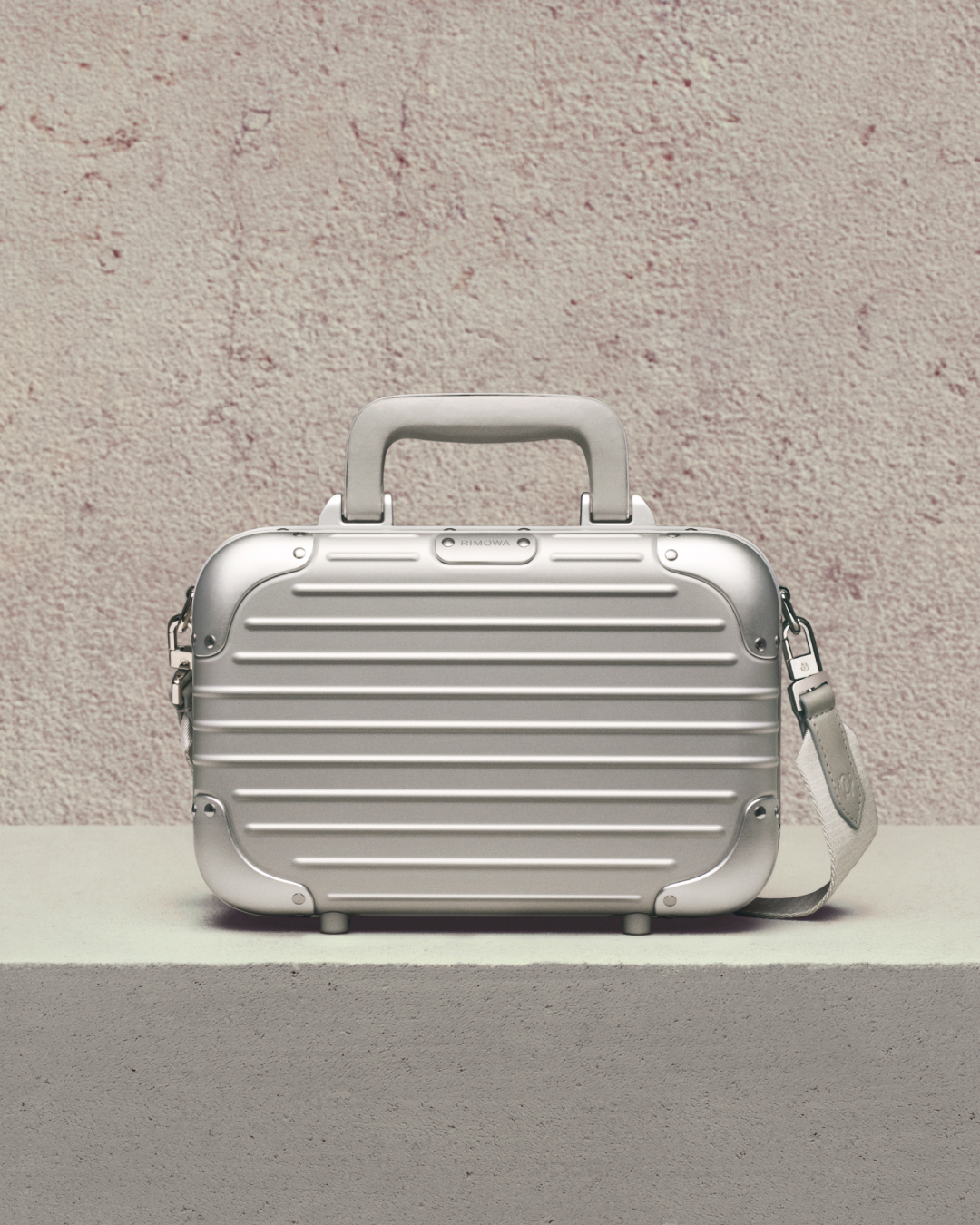 rimowa original bag campaign 4x5 lh 5