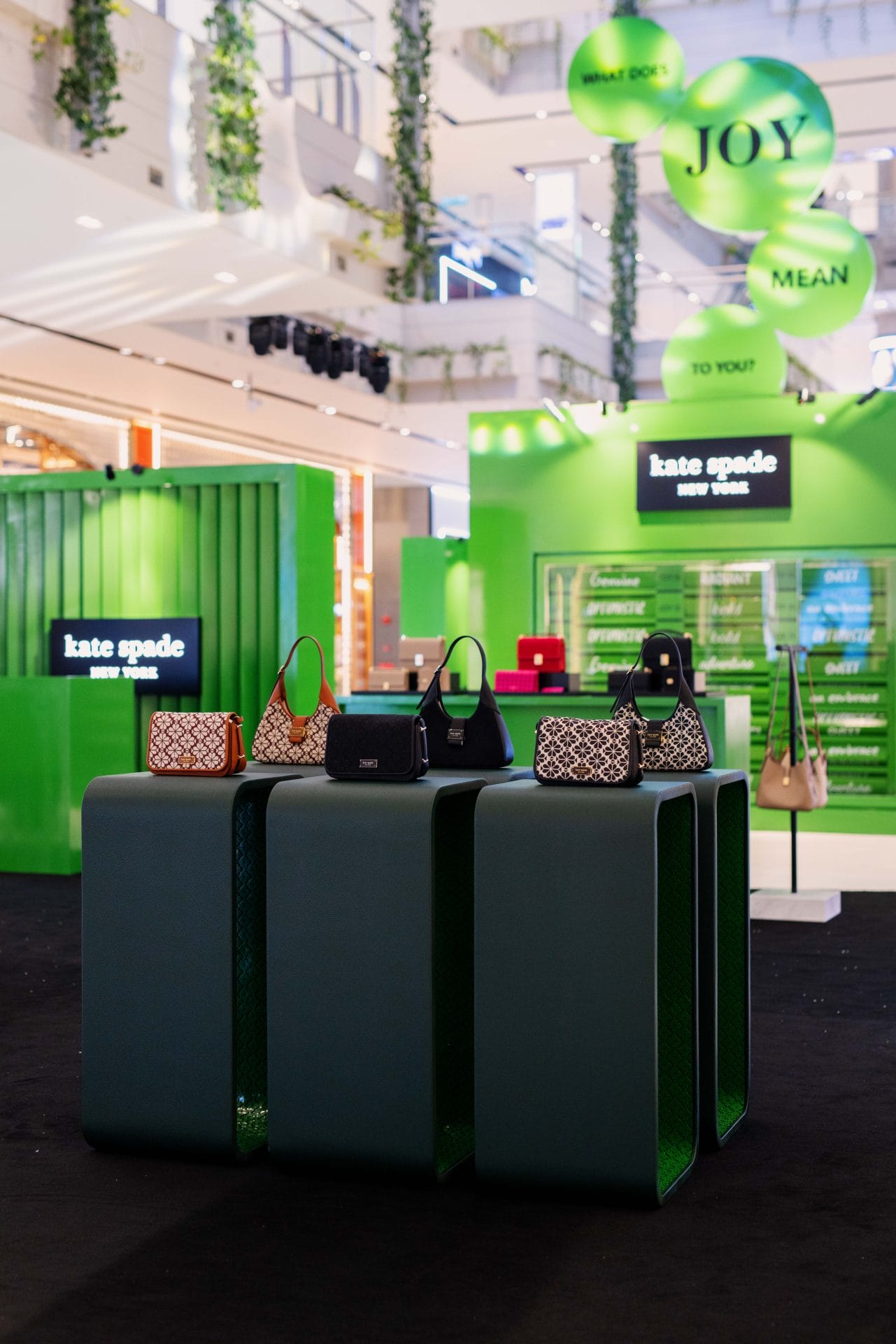 kate spade new york fall 2024 pop up at the exchange trx6 (1)