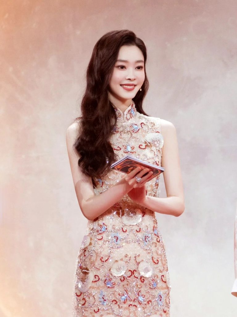 宋轶：芙蓉不及美人妆，水殿风来珠翠香！央 7 昏鸦的啰哩啰嗦 来自小红书网页版
