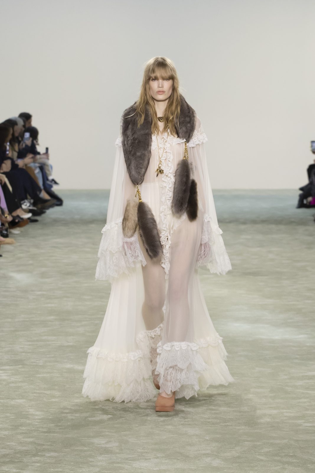 chloe 002 fw25