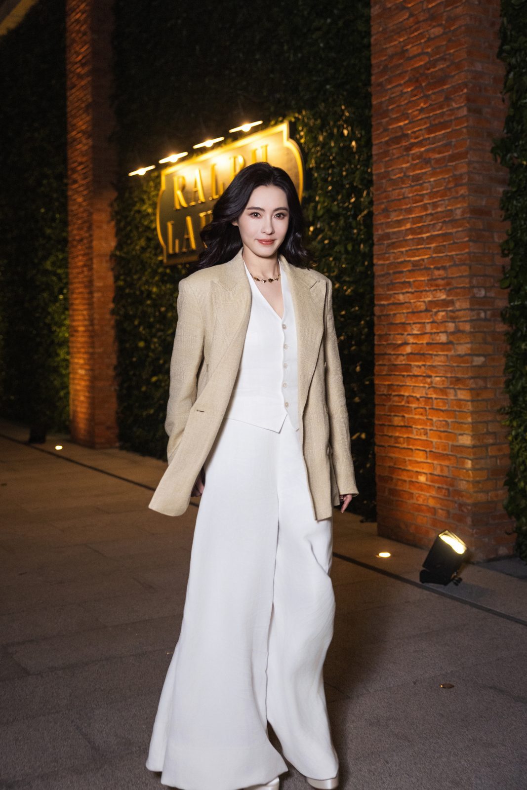 stills celebrities arrival cecilia cheung 0001