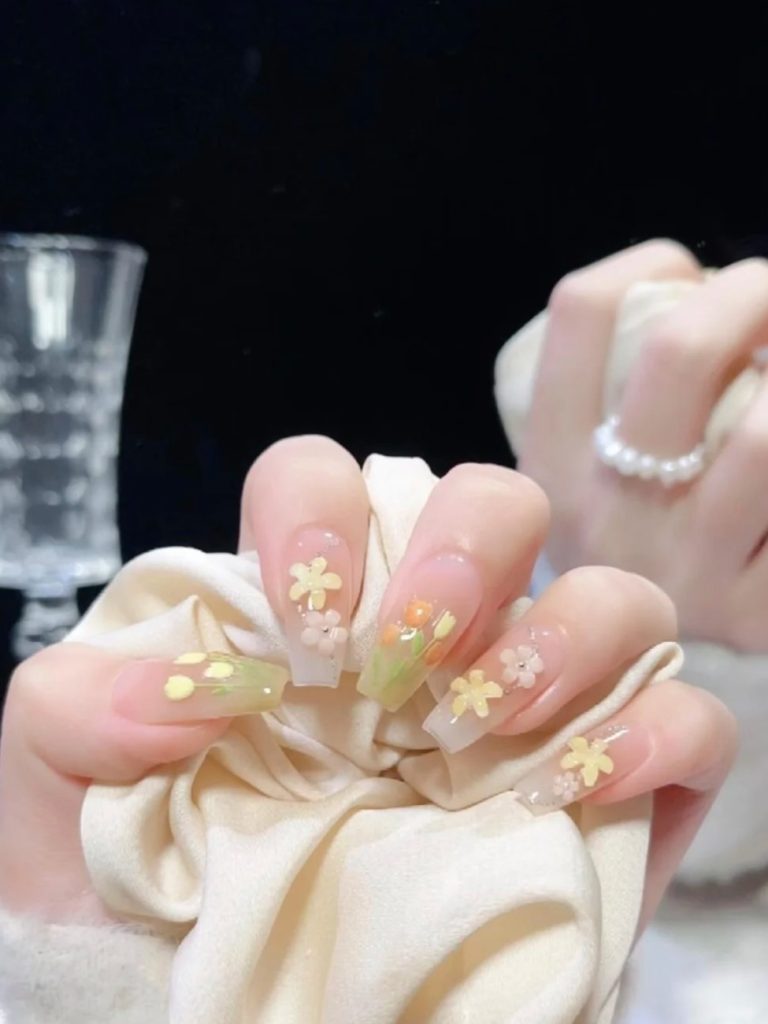 春季美甲大揭秘，显手白又时尚！ 4 姬慕 来自小红书网页版