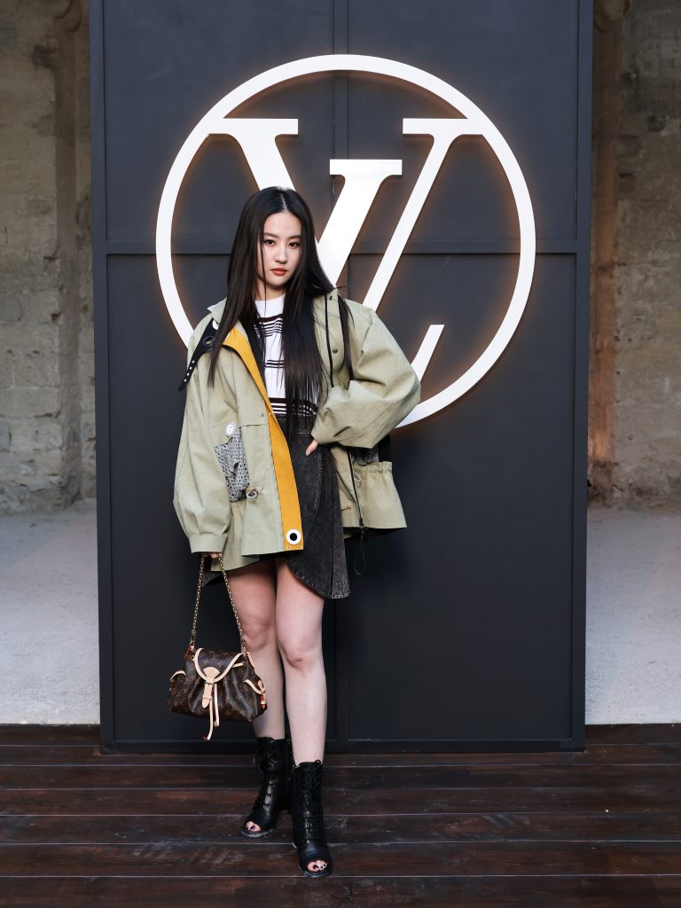 louis vuitton cruise fashion show in avignon