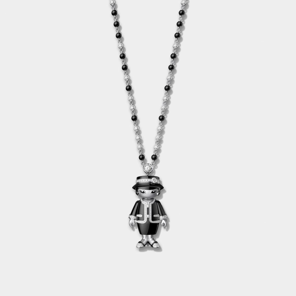 图5.1：necklace watch coco black jacket