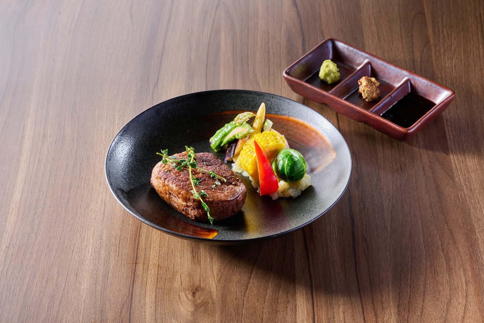 a5 japanese halal omi wagyu beef tenderloin with zipangu steak sauce (150g)