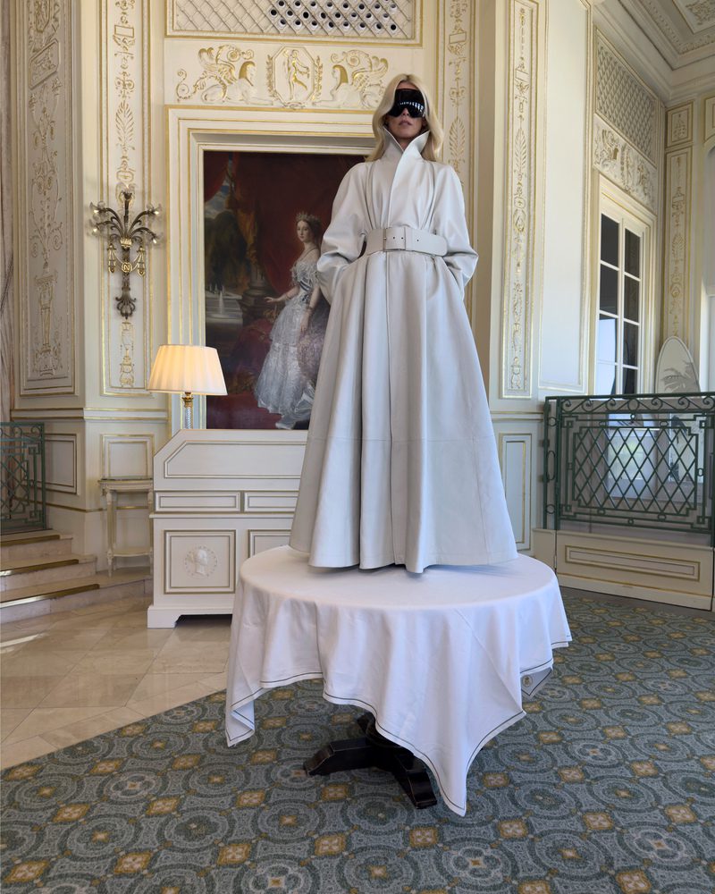 balenciaga winter 25 campaign look images 30