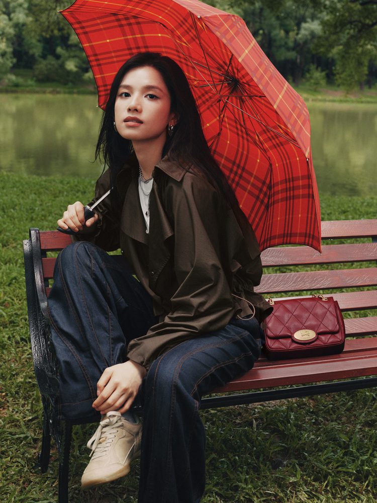 burberry cvd25 campaign zhang jingyi 3x4 15