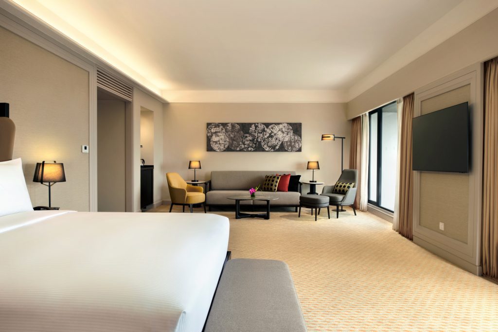 copy of copy of k1ev king executive deluxe river view bedroom(1)