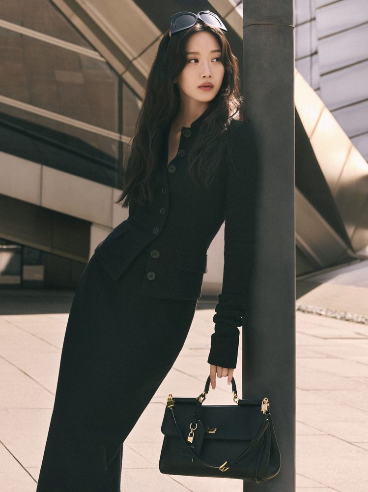 dg adv apac fw25 ph jungwook mok woman 07 no logo