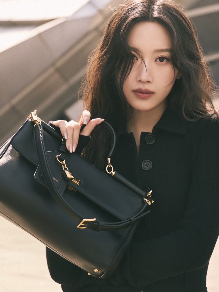 dg adv apac fw25 ph jungwook mok woman 11 no logo