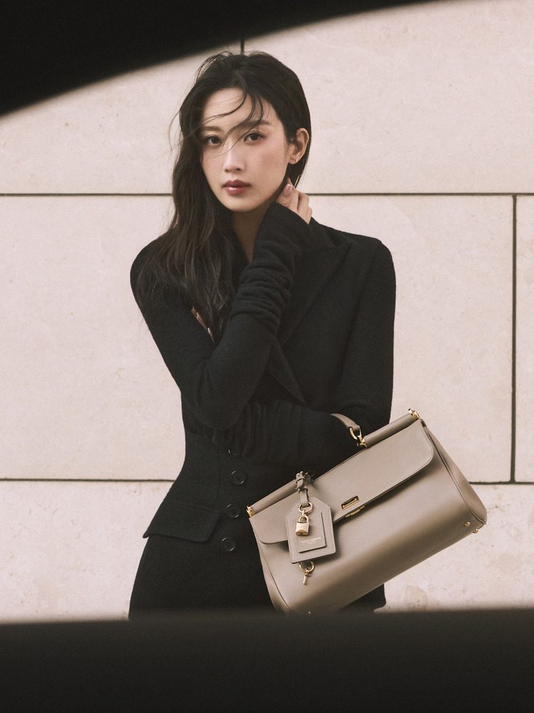 dg adv apac fw25 ph jungwook mok woman 17 no logo