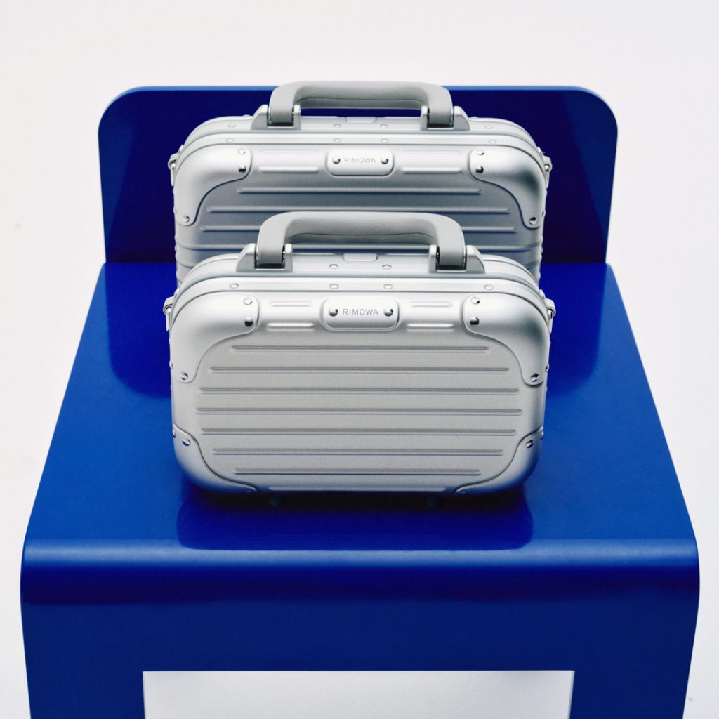 rimowa beauty shoot 08 2025 1x1 original bag 16, 19 silver