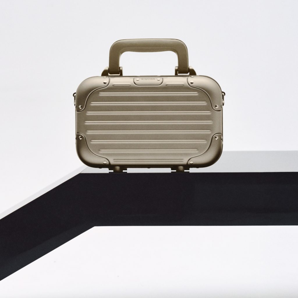 rimowa beauty shoot 08 2025 1x1 original bag 16 titanium 01