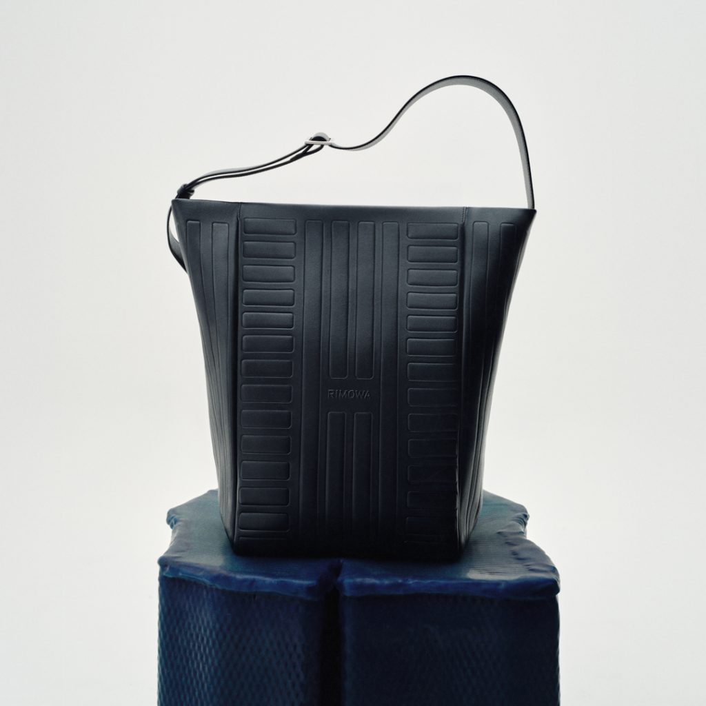 rimowa beauty shot 1x1 victor brun groove sliding hobo bag black