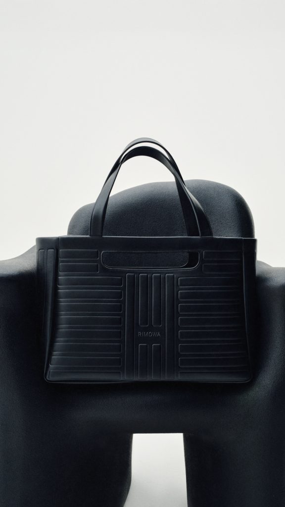 rimowa beauty shot 9x16 victor brun groove shopping bag black