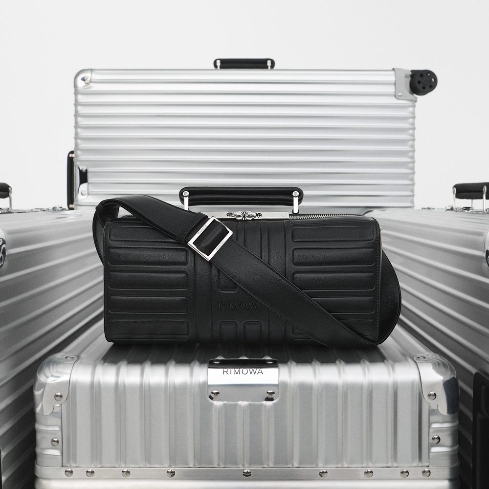 rimowa groove campaign stills cross body bag large black 1x1 (2)