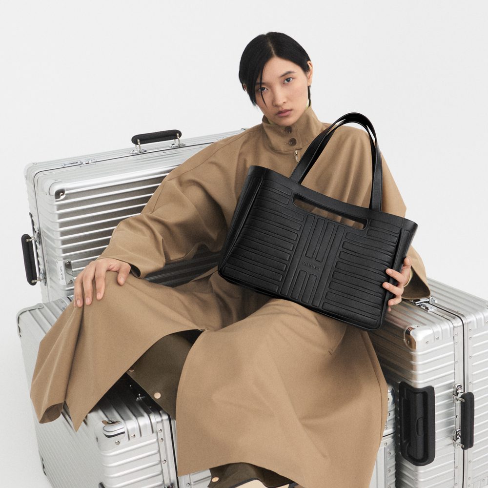 rimowa groove campaign stills shopping bag 1x1 (1)