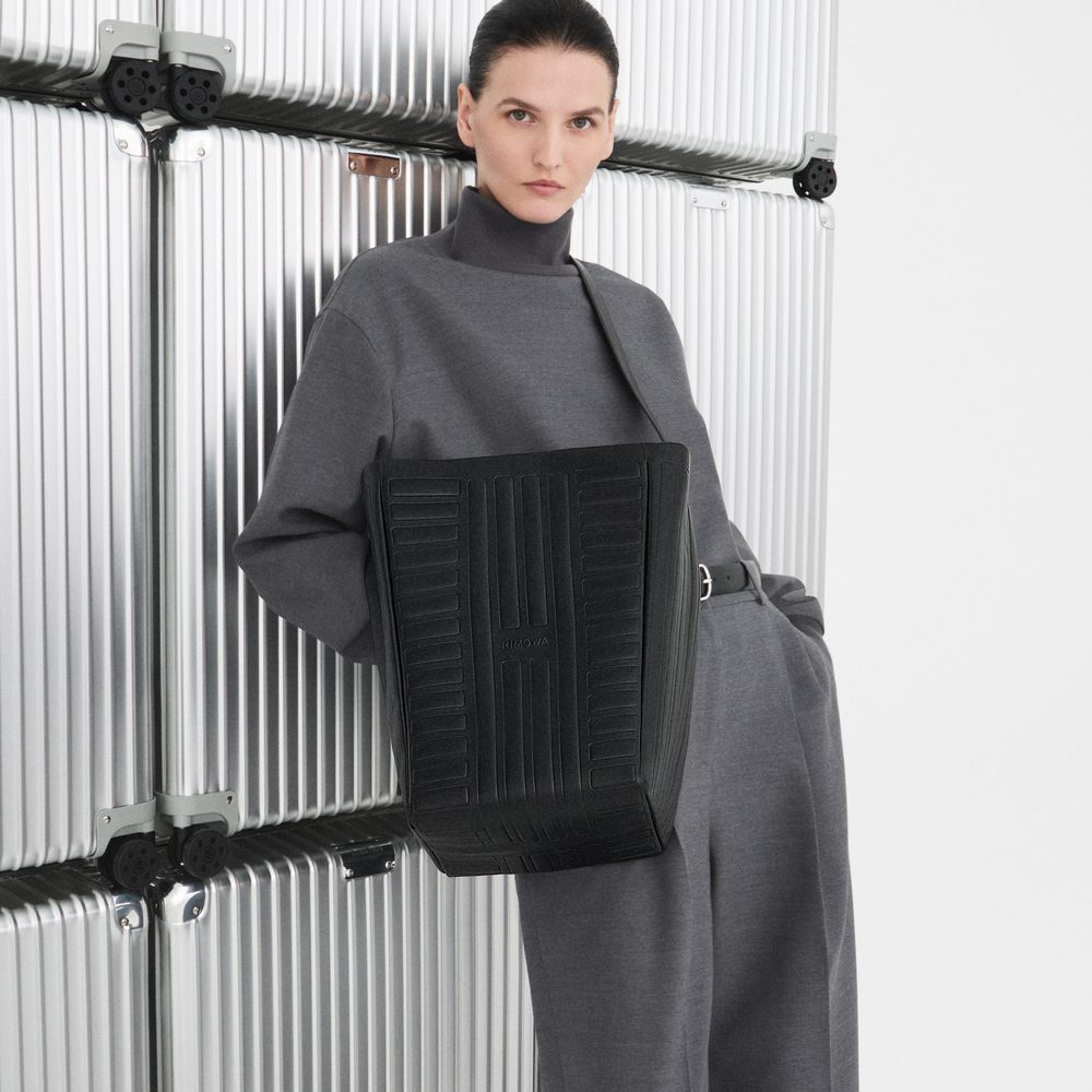 rimowa groove campaign stills sliding hobo bag 1x1 (2)