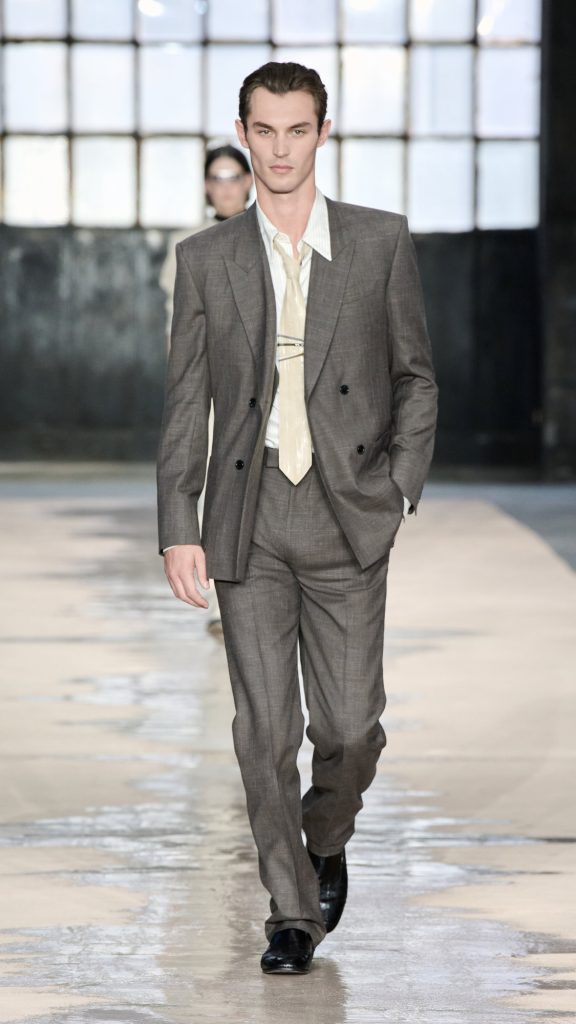 boss spring summer 26 fashion show runway 002 9x16 image mid res