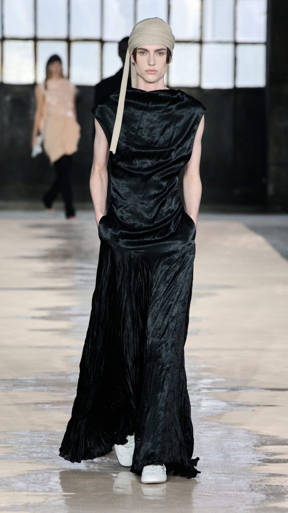 boss spring summer 26 fashion show runway 058 9x16 image mid res