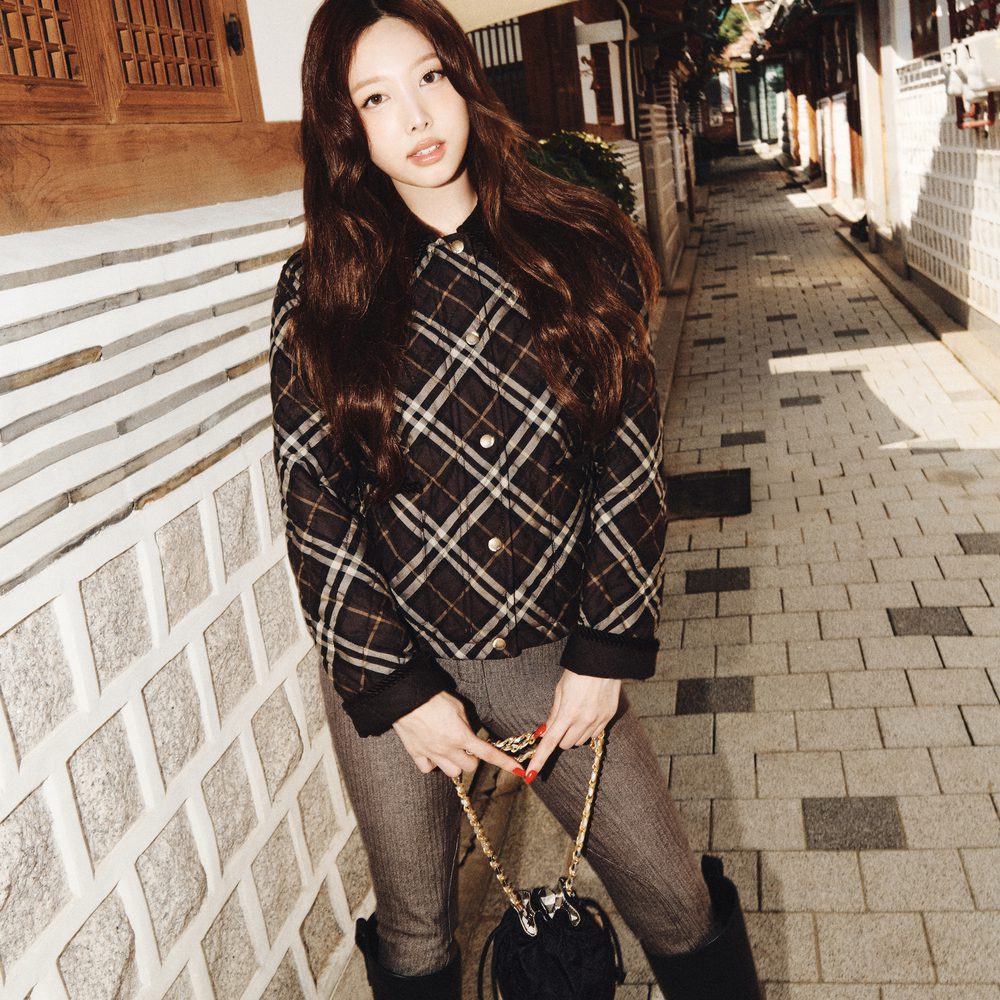 burberry 2025 apacxw srgb cropped clean nayeon 01 1x1