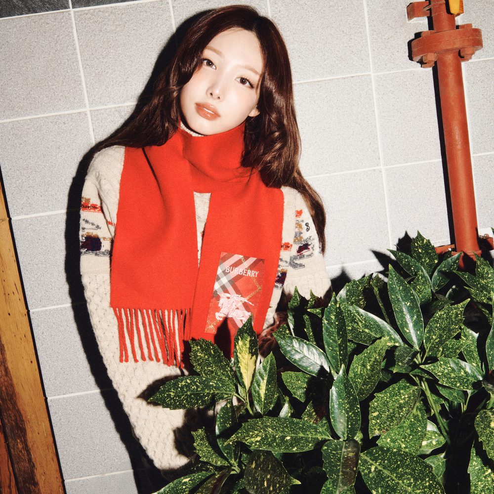 burberry 2025 apacxw srgb cropped clean nayeon 02 1x1