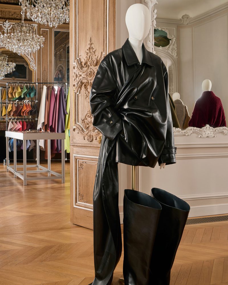 loewe fw25 presentation mannequins rgb cropped 4x5 30