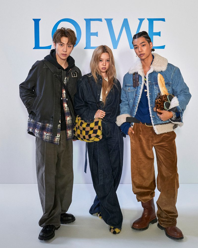 loewe ss26 ww show vip photocall adp loewe ss26 251003 photocall liv tyler card 642 4x5