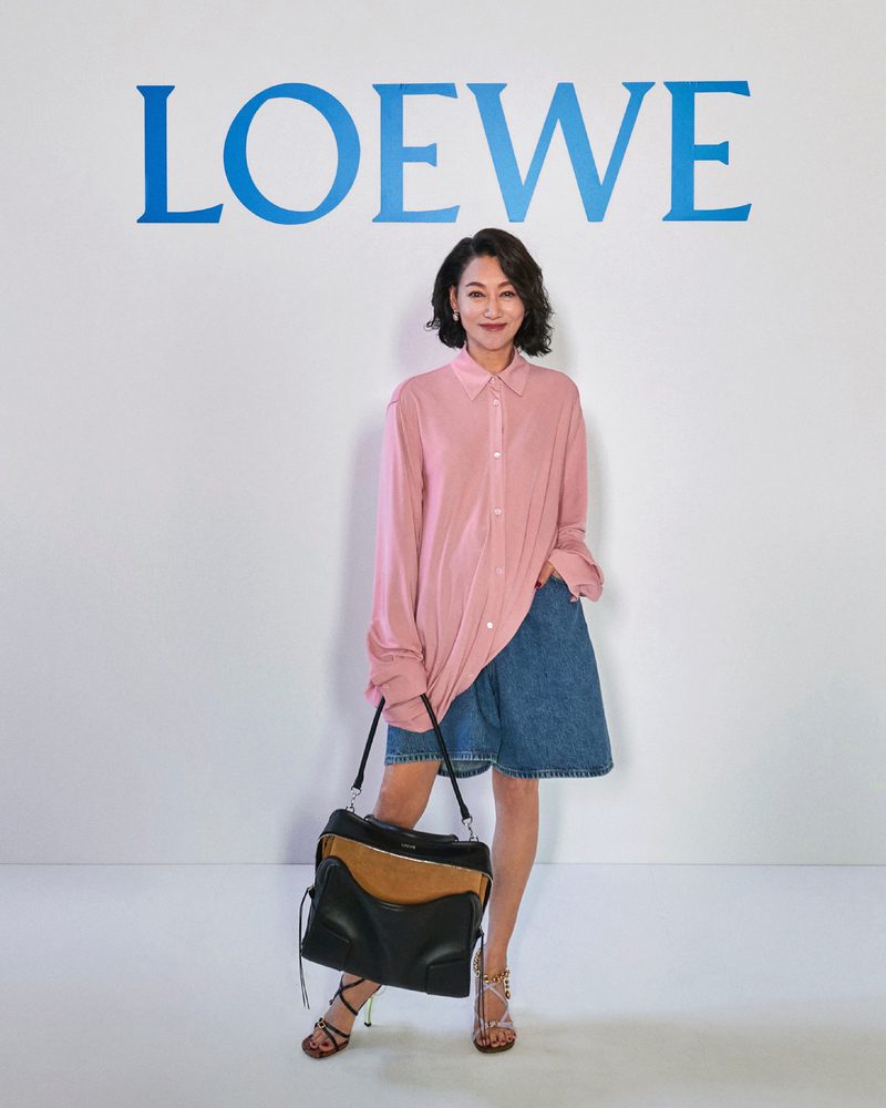 loewe ss26 ww show vip photocall kara wai loewe ss26 251003 photocall 000 all card 343 4x5