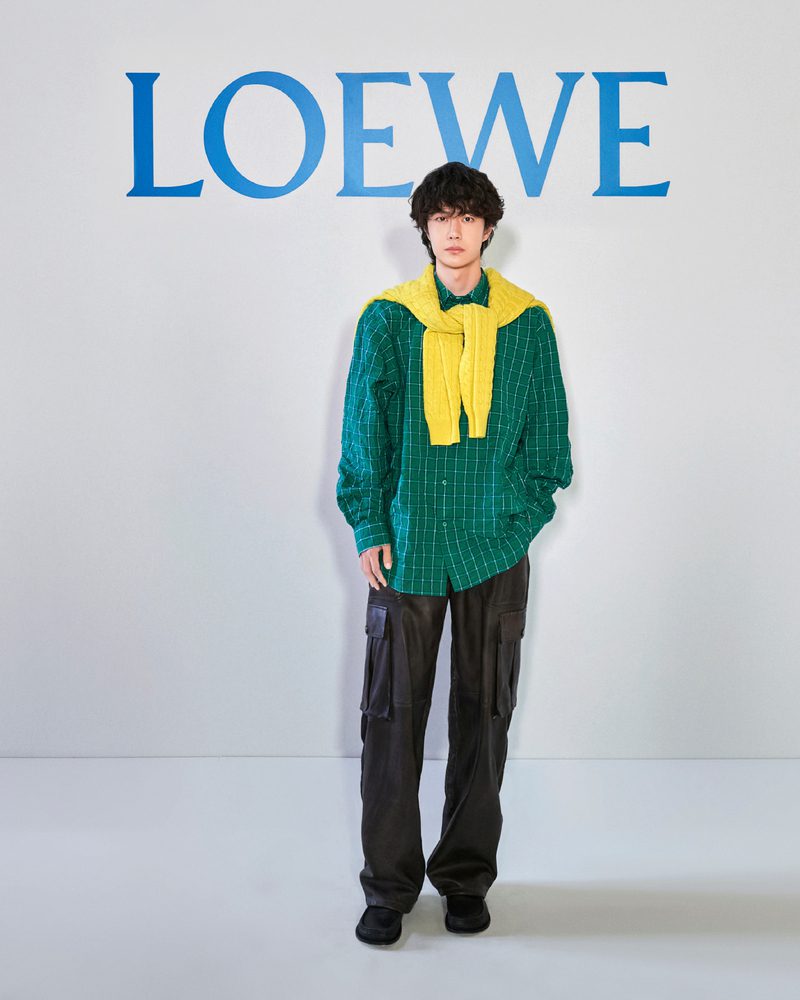 loewe ss26 ww show vip photocall wang yibo loewe ss26 251003 photocall 000 all card 568 4x5