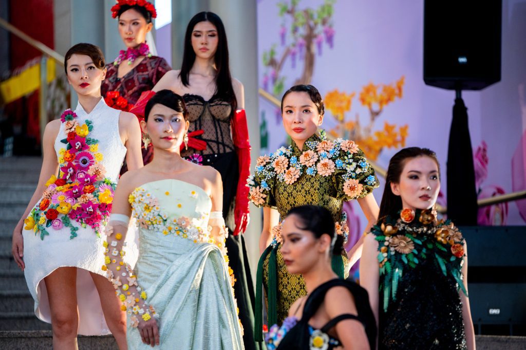models adorning outfits designed by moda designers (2)