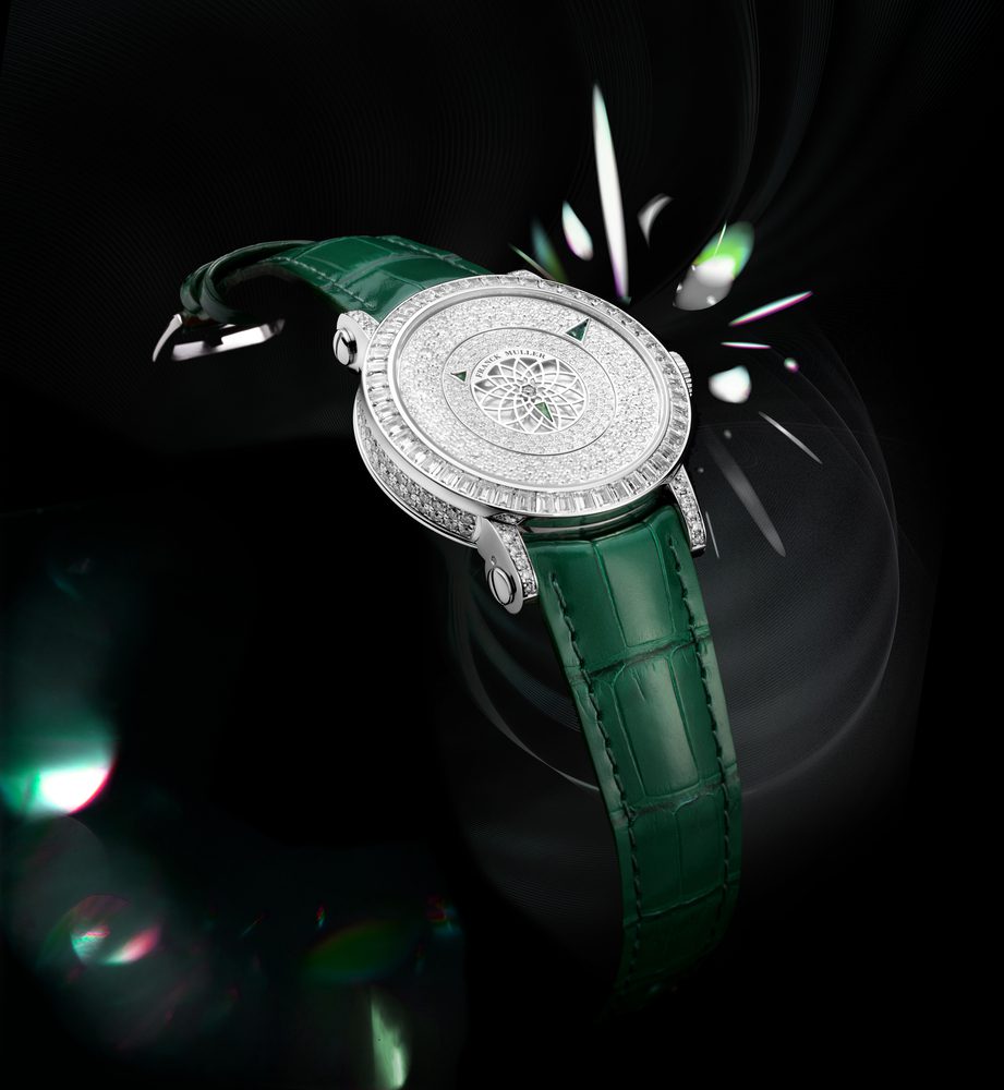 round triple mystery baguette emerald in white gold 2