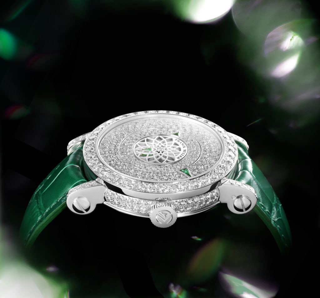 round triple mystery emerald in white gold 2