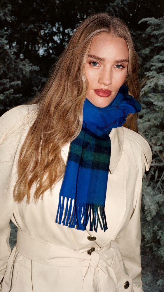 burberry festive 2025 campaign stills (skin sensitive) 50