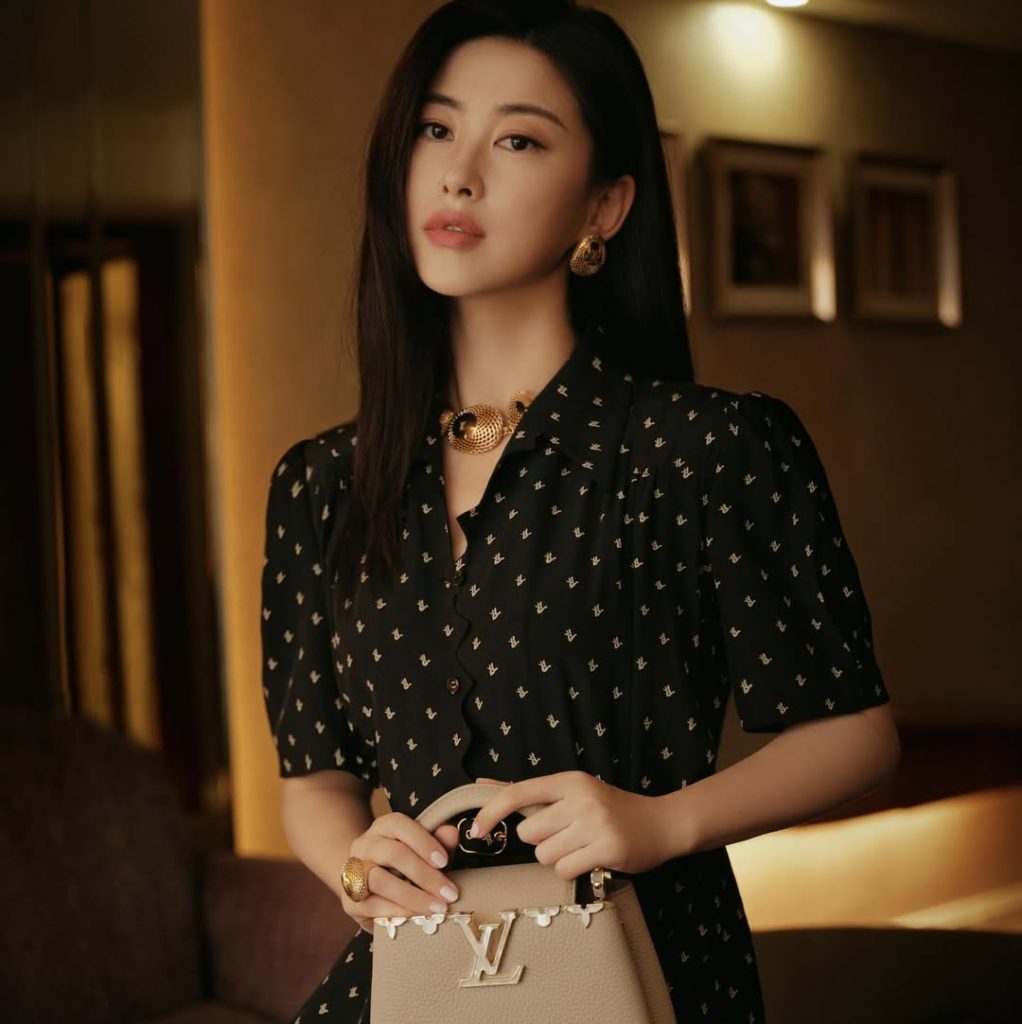dinner with megan rooney hosted by louis vuitton foundation🧡🥳🥂 (1)