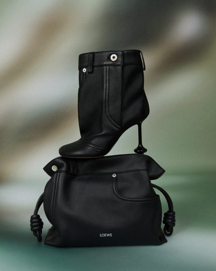 loewe ss26 preco gifting campaign ooh rgb cropped 27 4x5