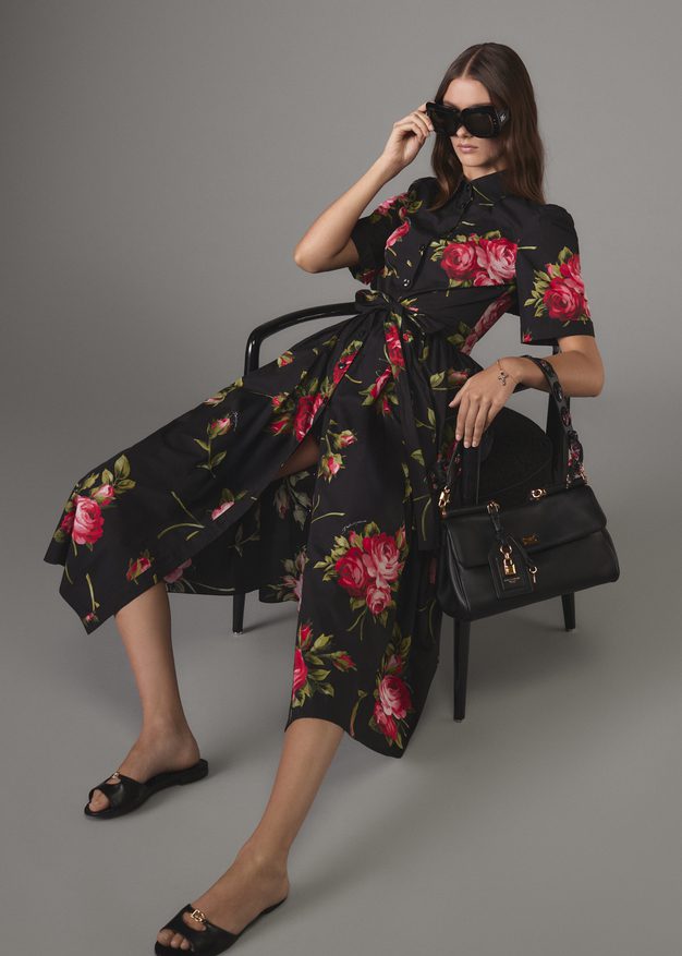 lb pe26 woman sicilian street 11